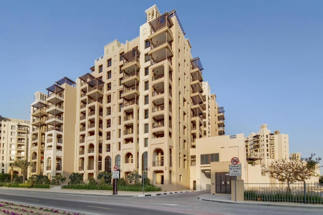 Luxury One Bedroom Dubai Exterior photo