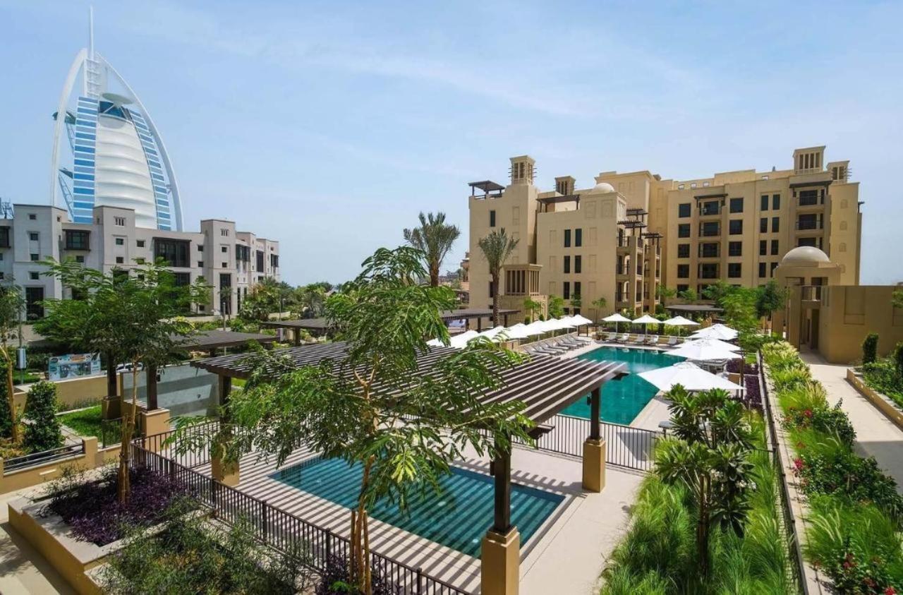 Luxury One Bedroom Dubai Exterior photo