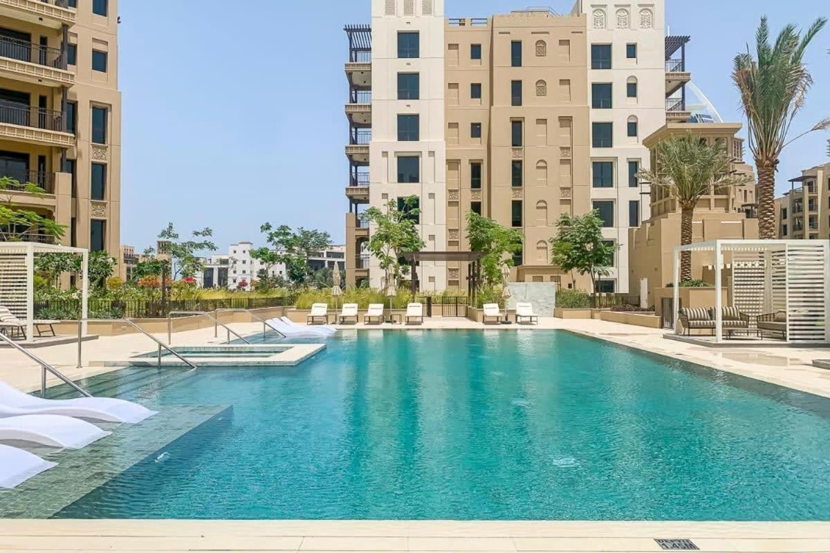 Luxury One Bedroom Dubai Exterior photo